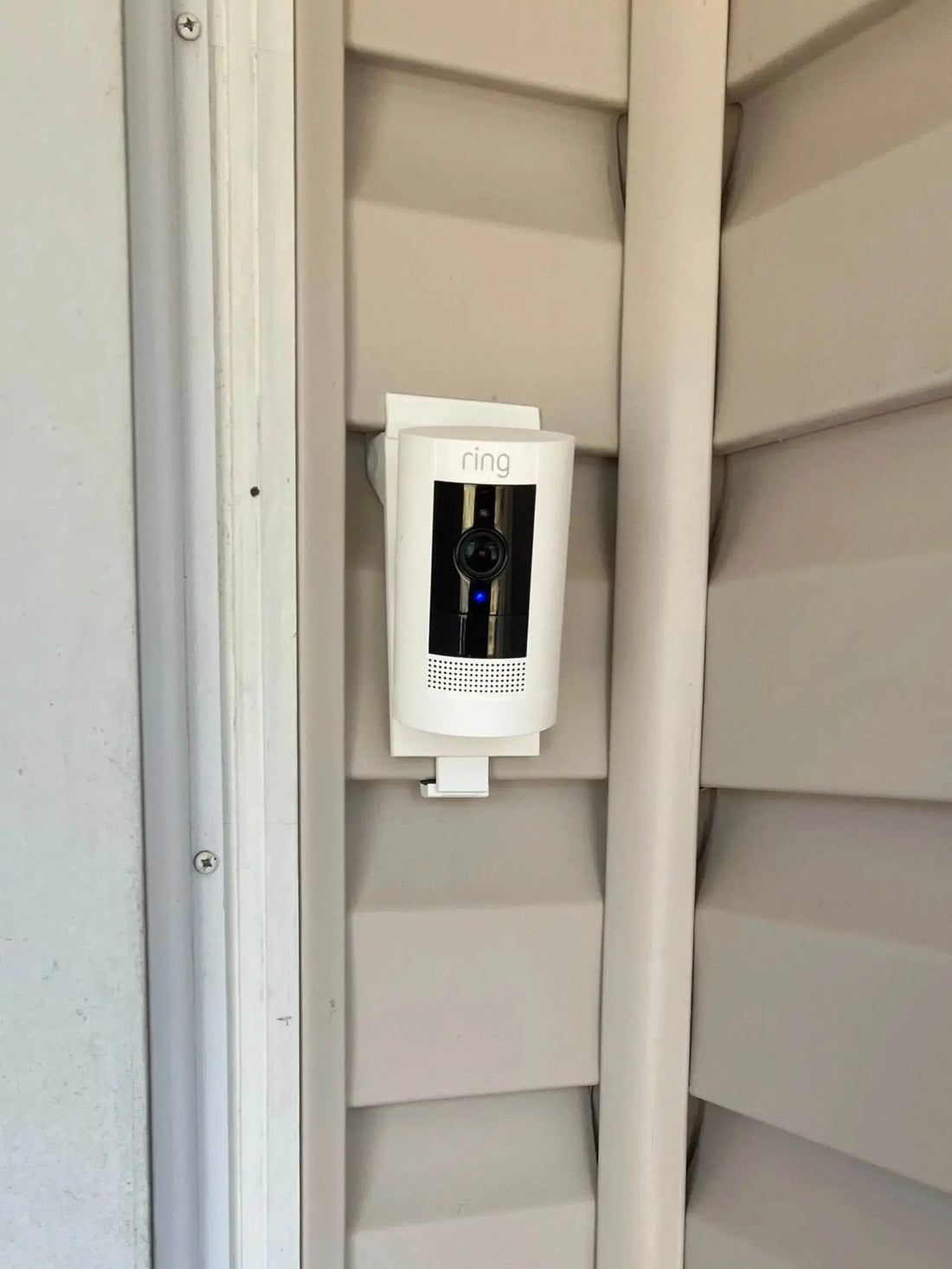 Secure Camera Installation: Essential Tips for Vinyl Siding Mounts - DoorbellMount.Com