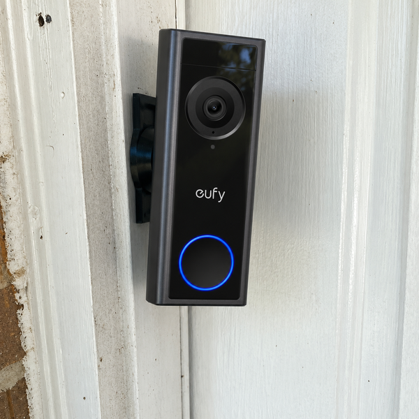 Doorbell installed on 15–90 degree adjustable swivel mount